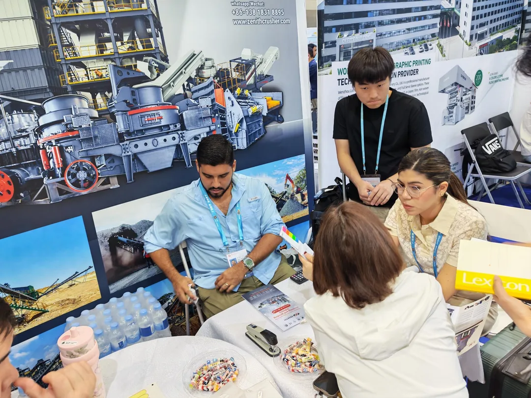 ZENITH team with Canton Fair visitors