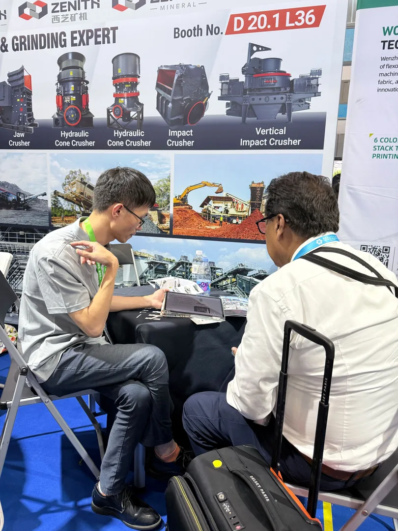 ZENITH staff explaining a grinding circuit to a visitor at the Canton Fair booth