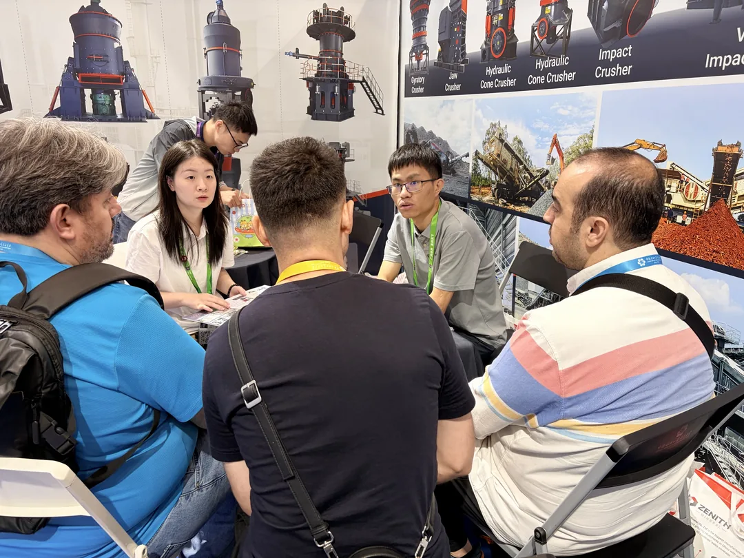 Technical discussion with a group of visitors at the ZENITH booth