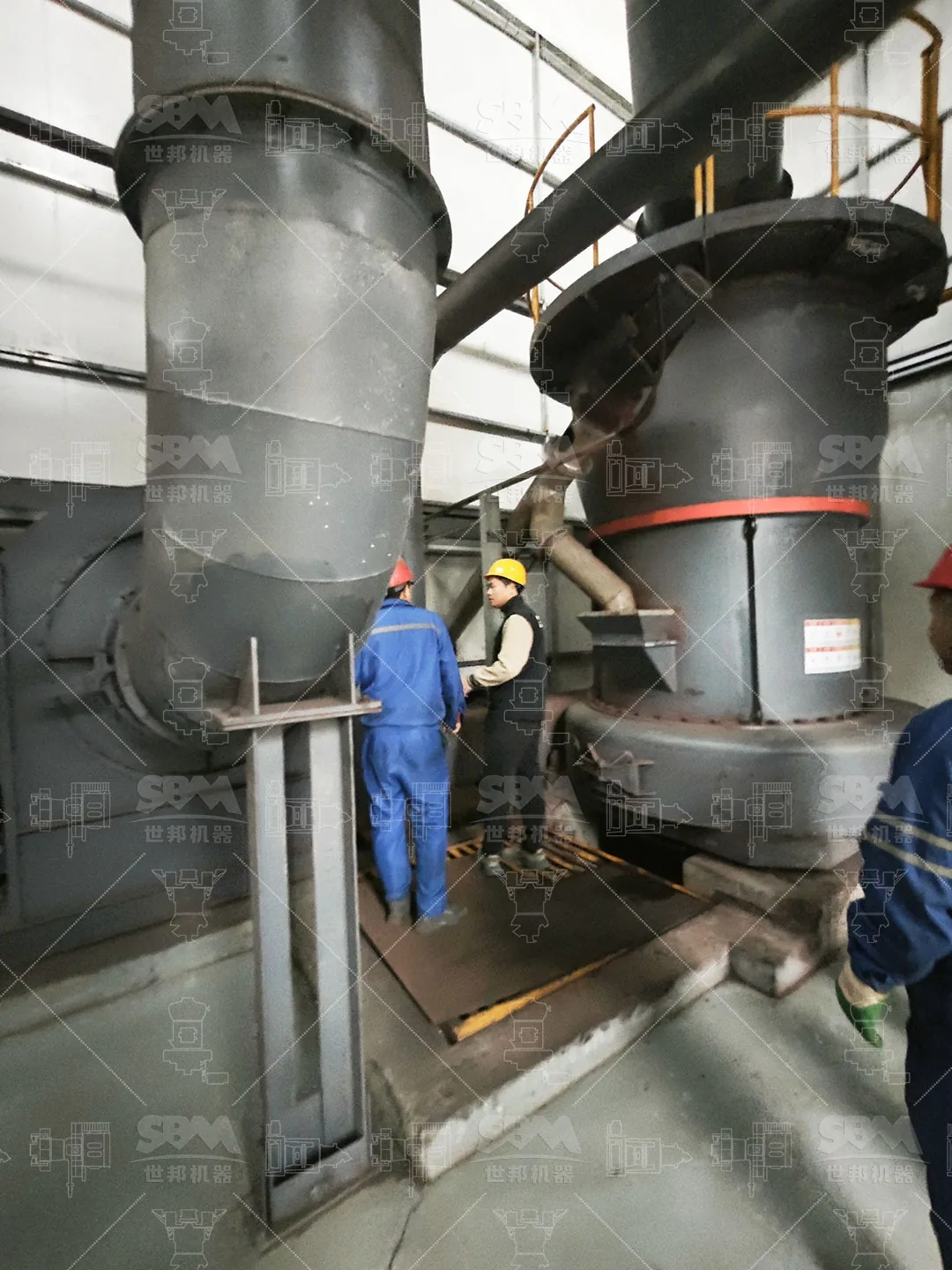 ZENITH engineer explaining mill operation to the customer's operators on site